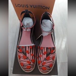 LV hibiscus strap flat